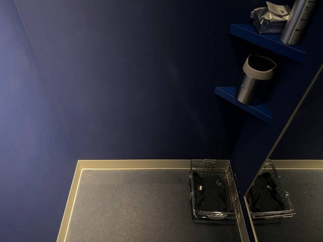 スペースジムのロッカールーム内